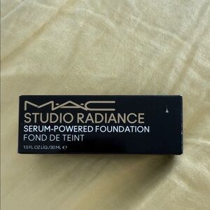 MAC Cosmetics Studio Radiance Serum-Powered Foundation - Black and Gold Box